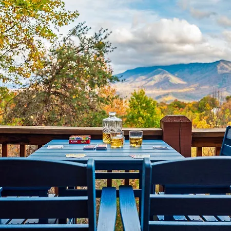 Scenic Decks, Hot Tub, Minutes To Trails & Town Villa